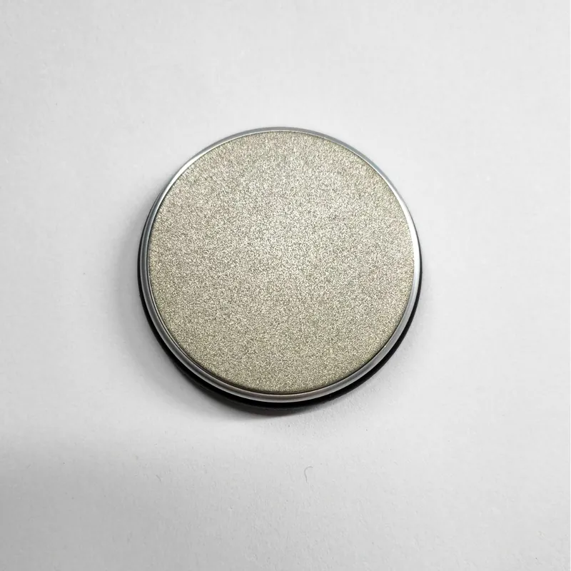 Close-up of the diamond sharpening disc on the end of the roller
