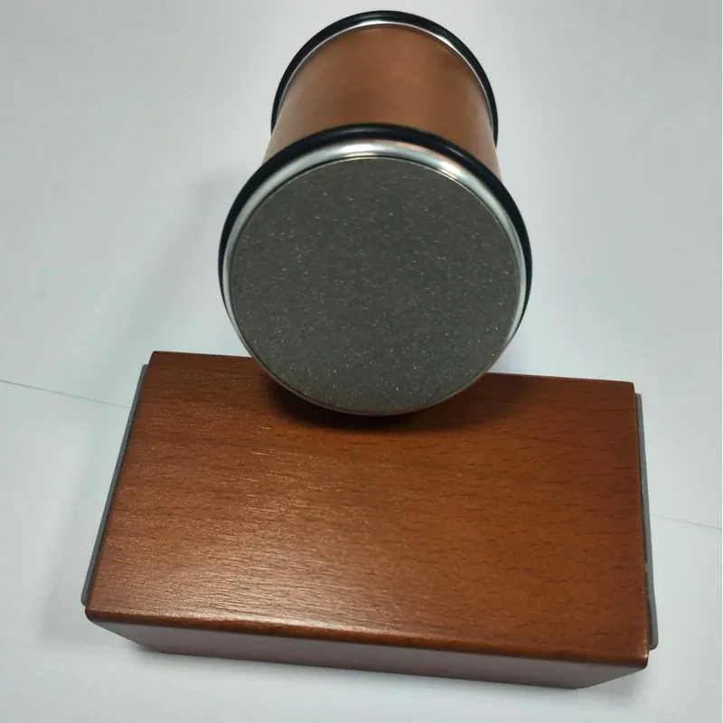 The wood finish kit: roller lying on the angle block, diamond disc facing out